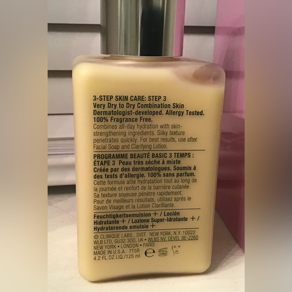 Clinique Dramatically Different Moisturizer.  -7 - Picture 2 of 2